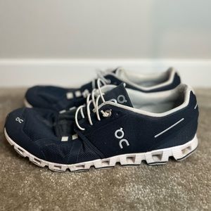 QC ON CLOUD SIZE 10 US NAVY BLUE MENS ATHLETIC TENNIS SHOES
